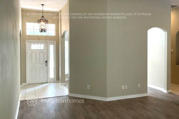 Foto del edificio - 305 Oak Springs Dr