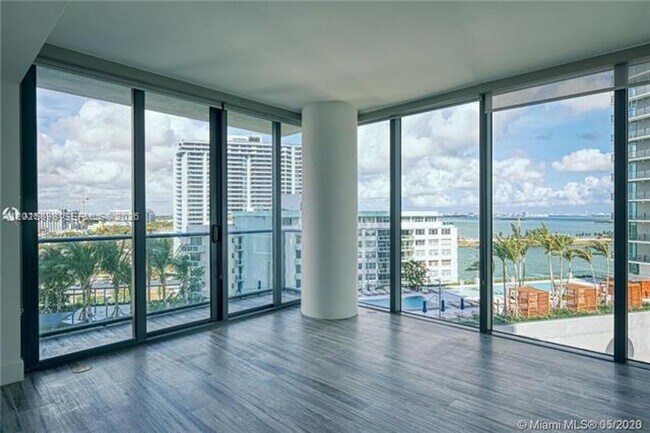 Foto del edificio - 650 NE 32nd St