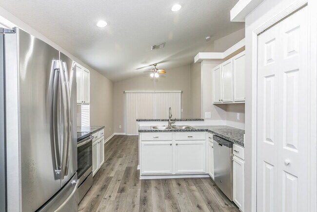 Foto del edificio - 3027 Eagle Crossing Dr