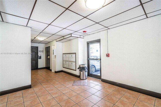 Building Photo - 6960 Rue Vendome