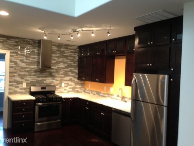 Building Photo - 2 br, 1 bath  - 120 Eastern Ave SE Apt 5