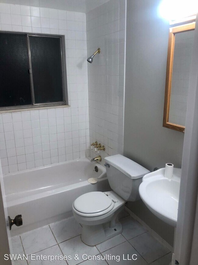 Building Photo - 4 br, 2 bath House - 773 S. Beech Street