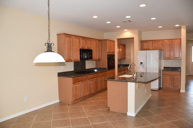 Building Photo - Gorgeous 2 Bedroom + Den Columbia in Sun C...