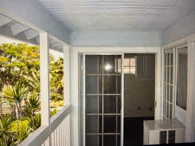 Building Photo - 2 Bedroom / 2 Bath Condo on Golf Course