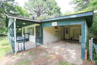 Building Photo - 1282 SE Farmers Dr