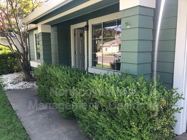 Building Photo - 1319 Longfellow Cir