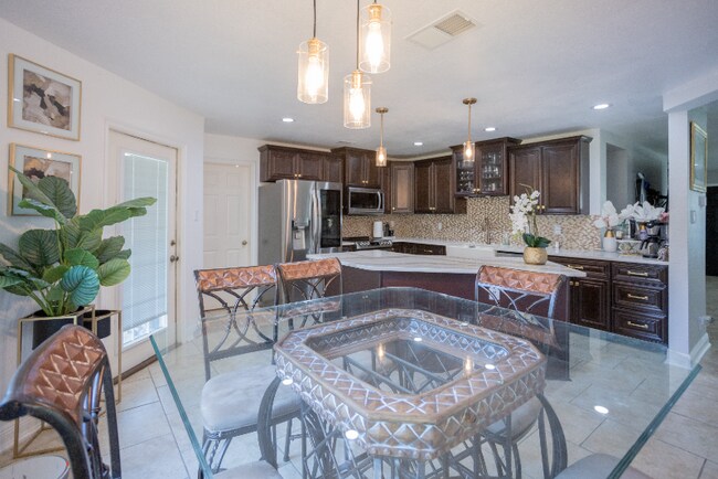 Foto del edificio - 7118 Rimwood St