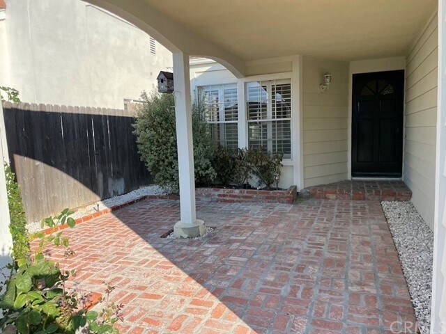 Foto del edificio - 24806 Weyburn Dr