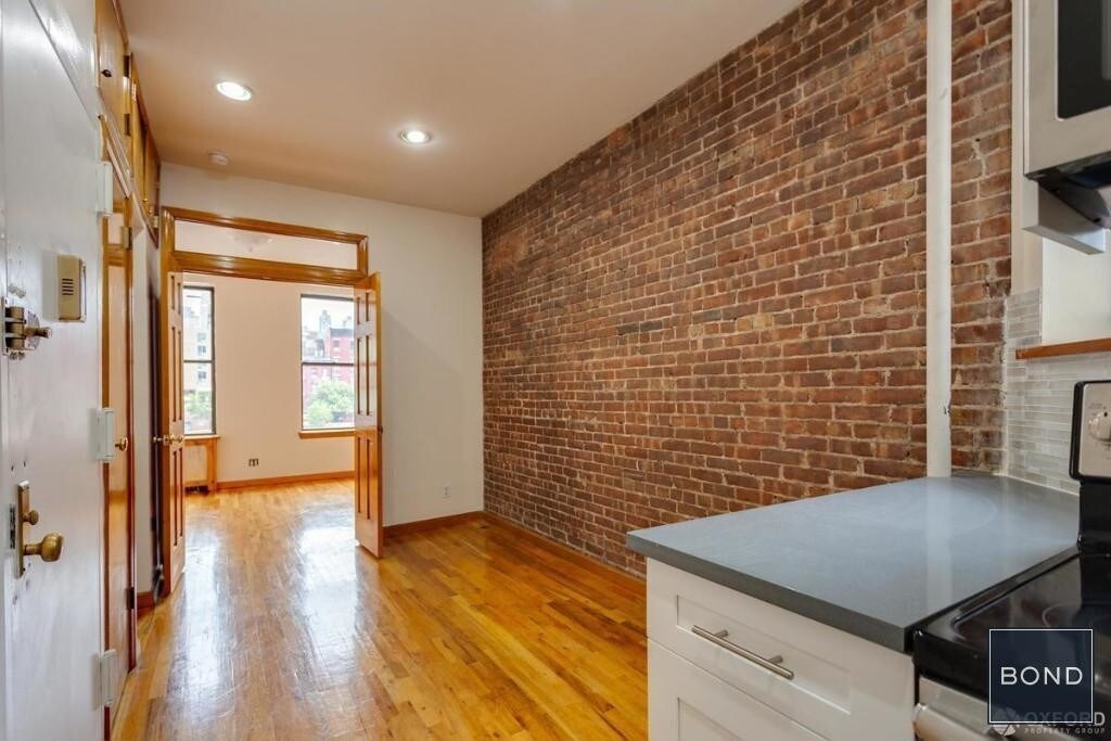 Foto principal - 504 W 44th St