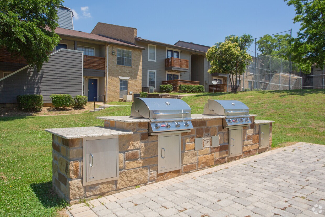 Grand Riviera Apartments in Irving, TX