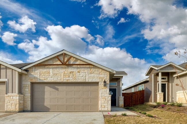 Building Photo - AVAILABLE NOW! GORGEOUS 3 BEDROOM DUPLEX LOCATED IN MIDLOTHIAN ISD!
