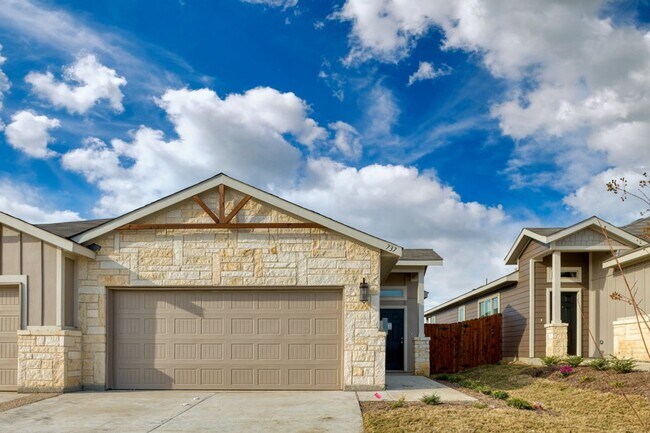 Foto del edificio - AVAILABLE NOW! GORGEOUS 3 BEDROOM DUPLEX LOCATED IN MIDLOTHIAN ISD!