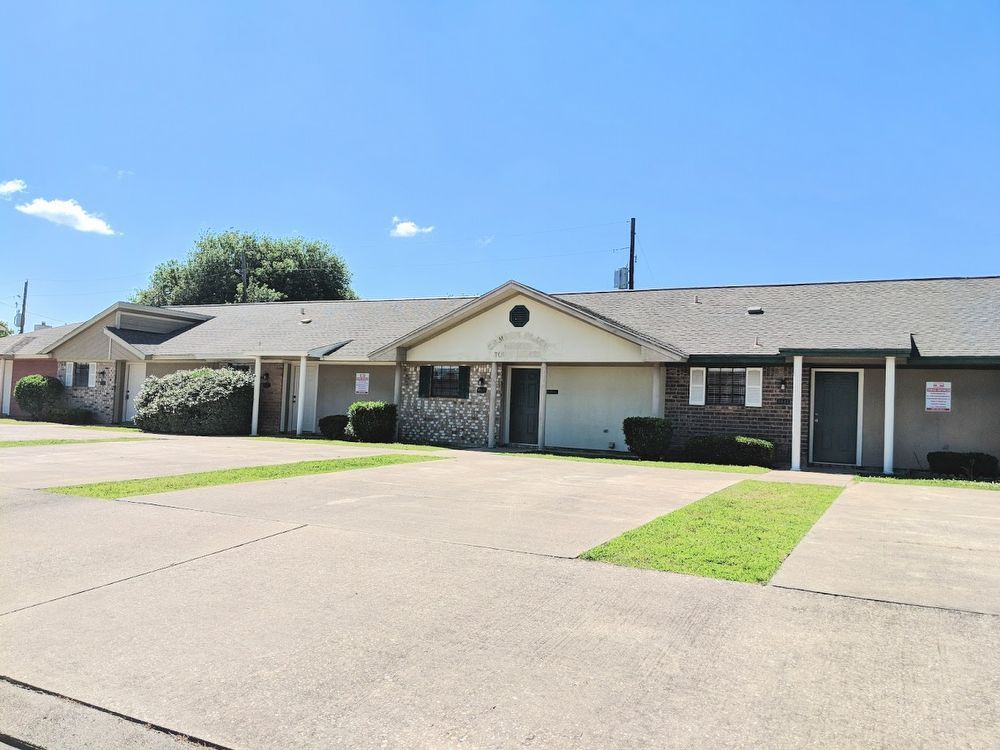 6833 Camden Ln, Groves, TX 77619 Townhome Rentals in Groves TX