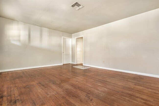 Foto del edificio - 1216 E Campbell St
