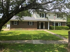 Building Photo - 3900 Sundart Dr