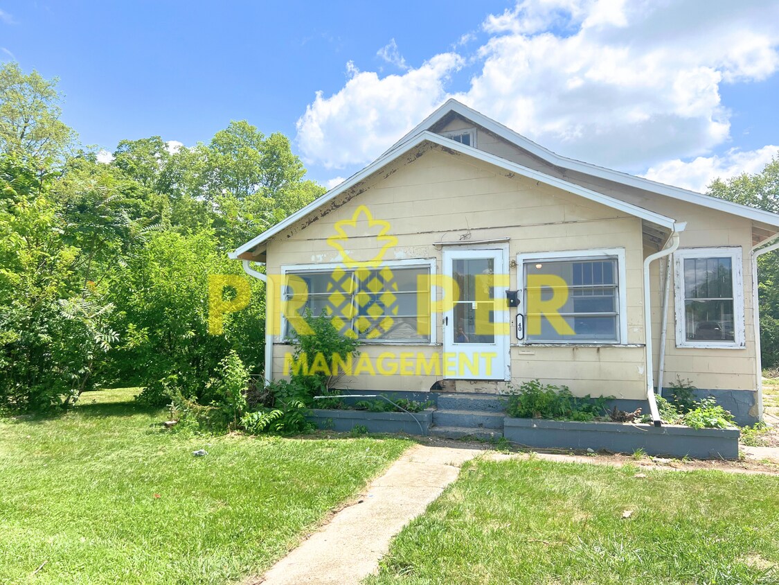 Foto principal - 2 bedrooms 1 bathroom house