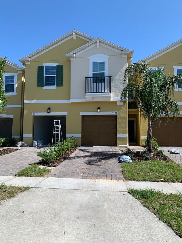 Foto principal - Awesome Townhome for rent