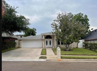 Building Photo - 1717 Woodland Dr