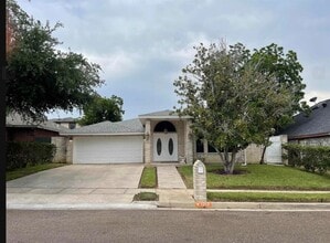 Building Photo - 1717 Woodland Dr