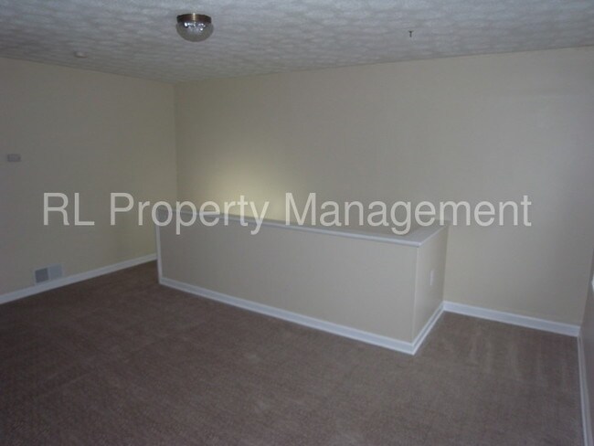 Building Photo - 1 bedroom 1 bathroom duplex in Blacklick