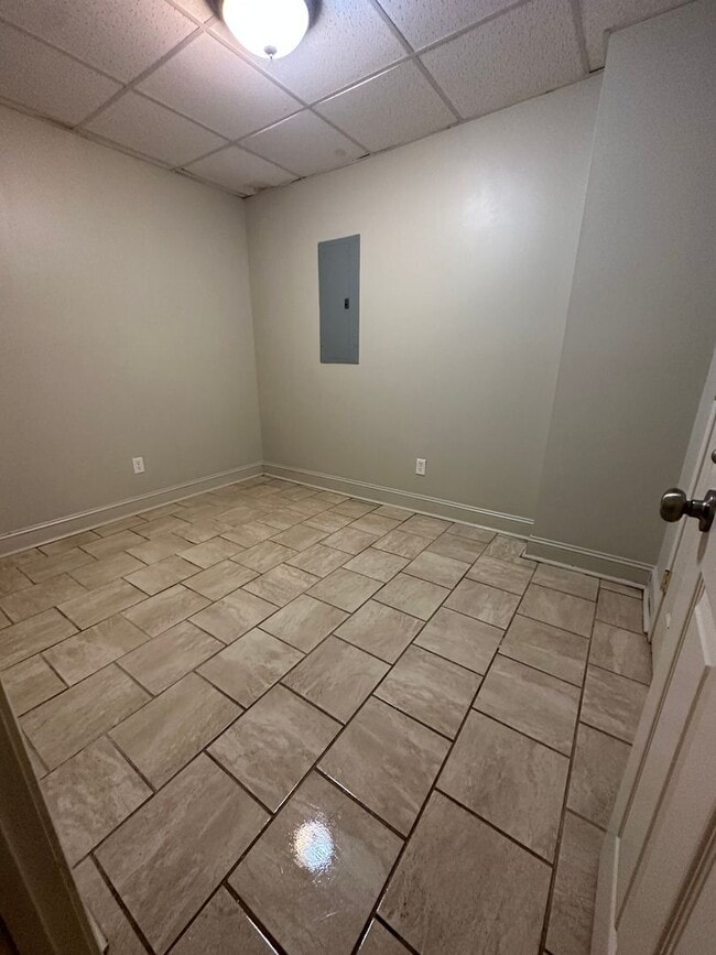 Building Photo - Sherrod 5-Plex