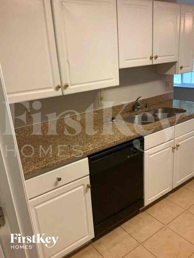 Building Photo - 1675 Pilgrim Way