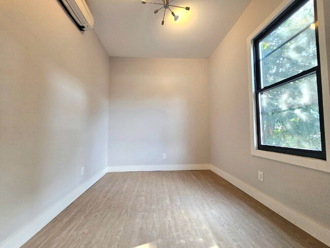 Foto del edificio - 226 Roseville Ave