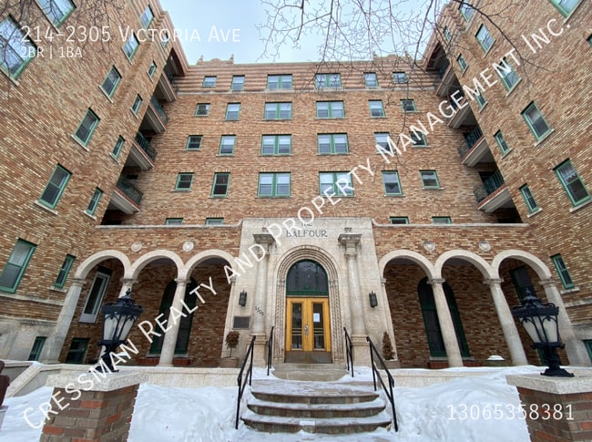 Photo du bâtiment - 2 Bedroom w Huge Balcony in Heritage Building