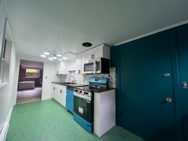 Foto del edificio - 317-319 NE 66th Ave