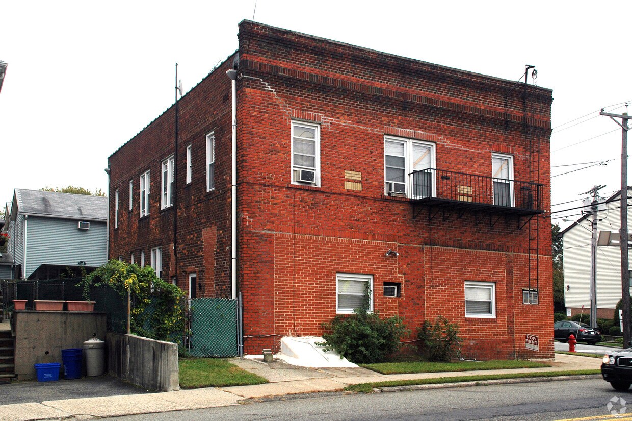 101105 Page Ave, Lyndhurst, NJ 07071 Apartments in Lyndhurst, NJ