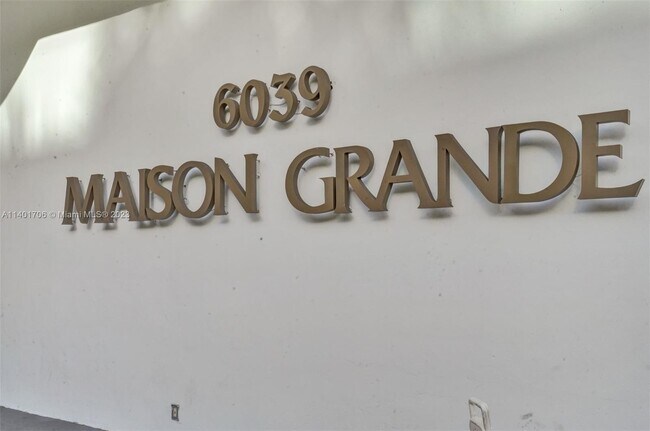 Foto del edificio - 6039 Collins Ave