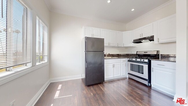 Building Photo - 334 Heliotrope Dr