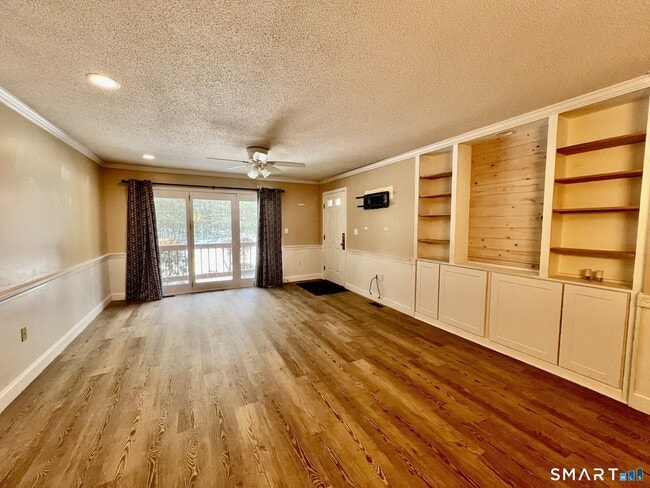 Building Photo - 505 Ashmead Cmns