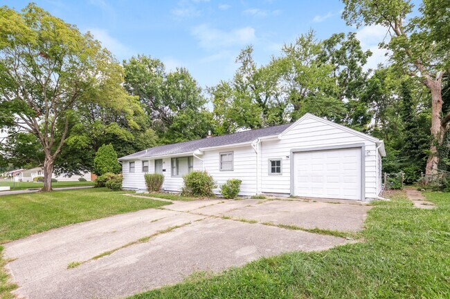 Foto del edificio - 5301 Woodbine Ave