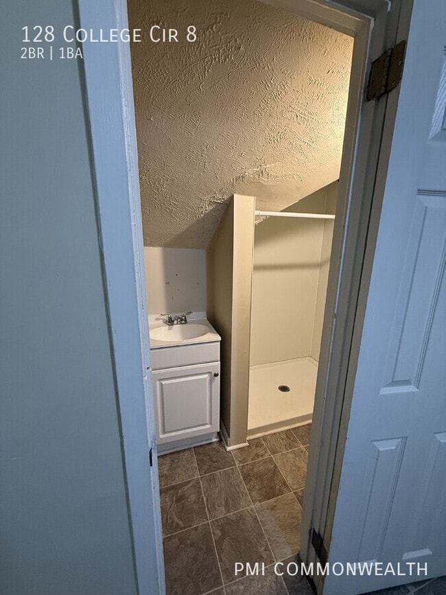 Building Photo - 128 College Cir