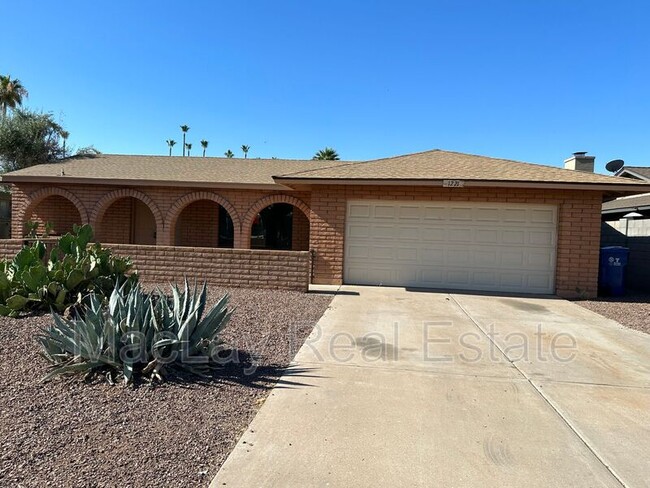 Building Photo - 1221 E Watson Dr