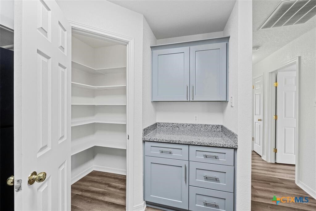Foto principal - 502 Rockmoor Dr