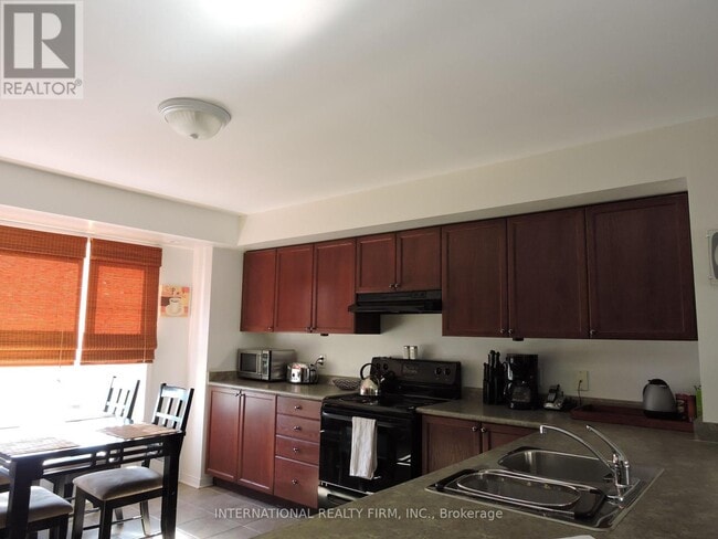 Building Photo - 4855-4855 Half Moon Grove
