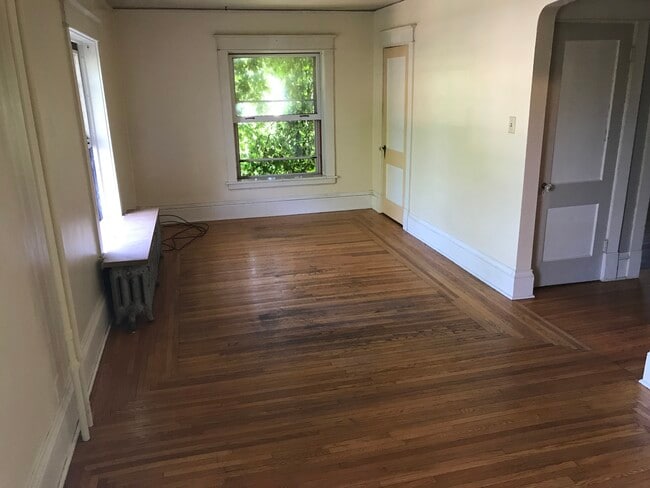 Living room - 505 S 4th St