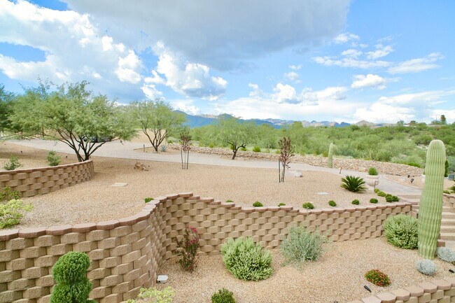 Foto del edificio - Mountain and City Views from this Furnished Rental!