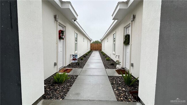 Foto del edificio - 3217 S Colt Ln