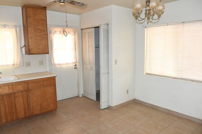 Foto del edificio - 3165 W Altadena Ave
