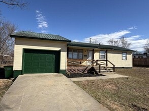 Building Photo - 406 Anderson Dr