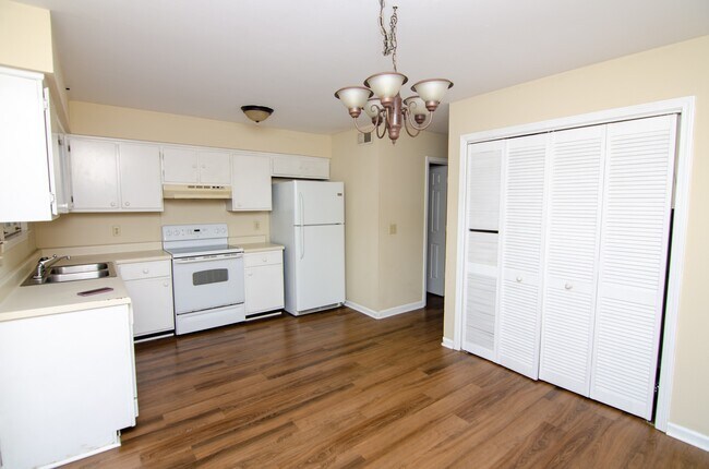 Building Photo - 415 Eddy Ln
