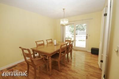 Building Photo - 3 br, 2.5 bath House - 1112 Berkshire Dr