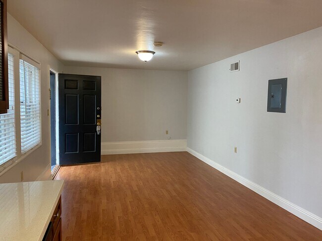 Building Photo - 2154 Buena Vista Ave
