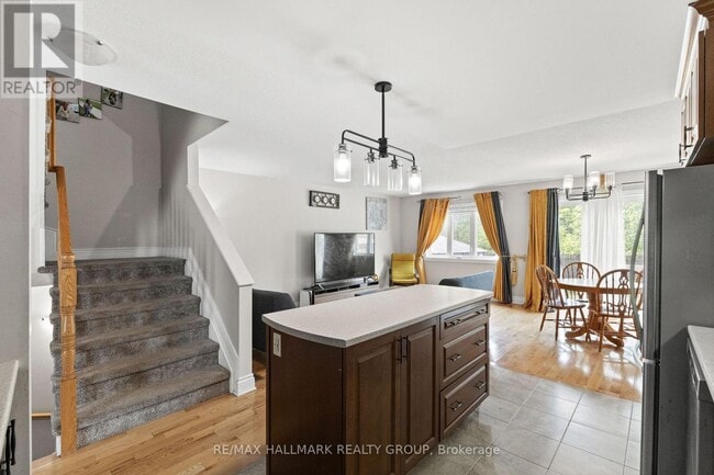 Building Photo - 2309 Marble Cres