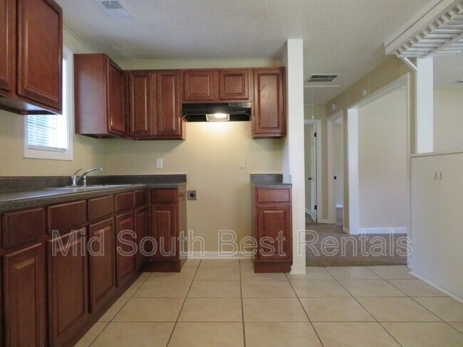Building Photo - 1322 Russwood Rd