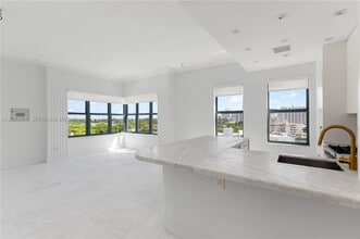 Building Photo - 2421 Lake Pancoast Dr