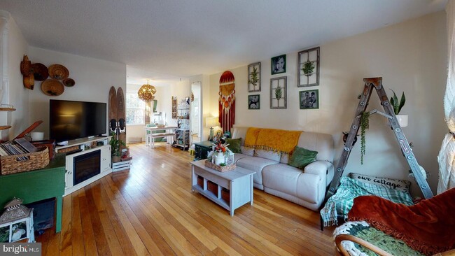 Foto del edificio - 3621 S Taylor St